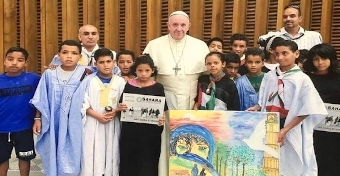 Sahara: Le Vatican condamne l’exploitation politique des photos du Pape avec des enfants sahraouis